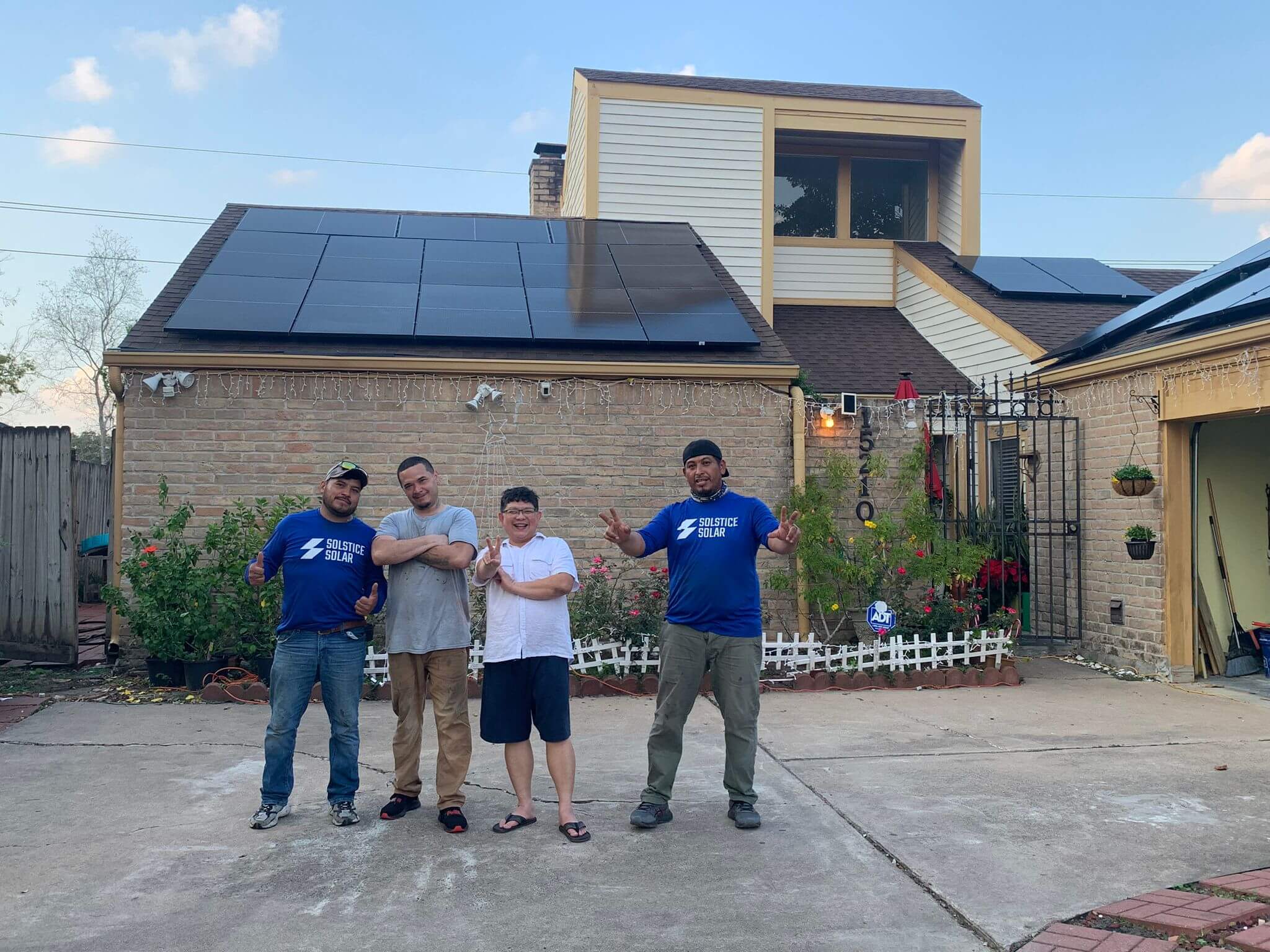 An image of our Solstice Solar crew with one of our clients during an install in Texas.