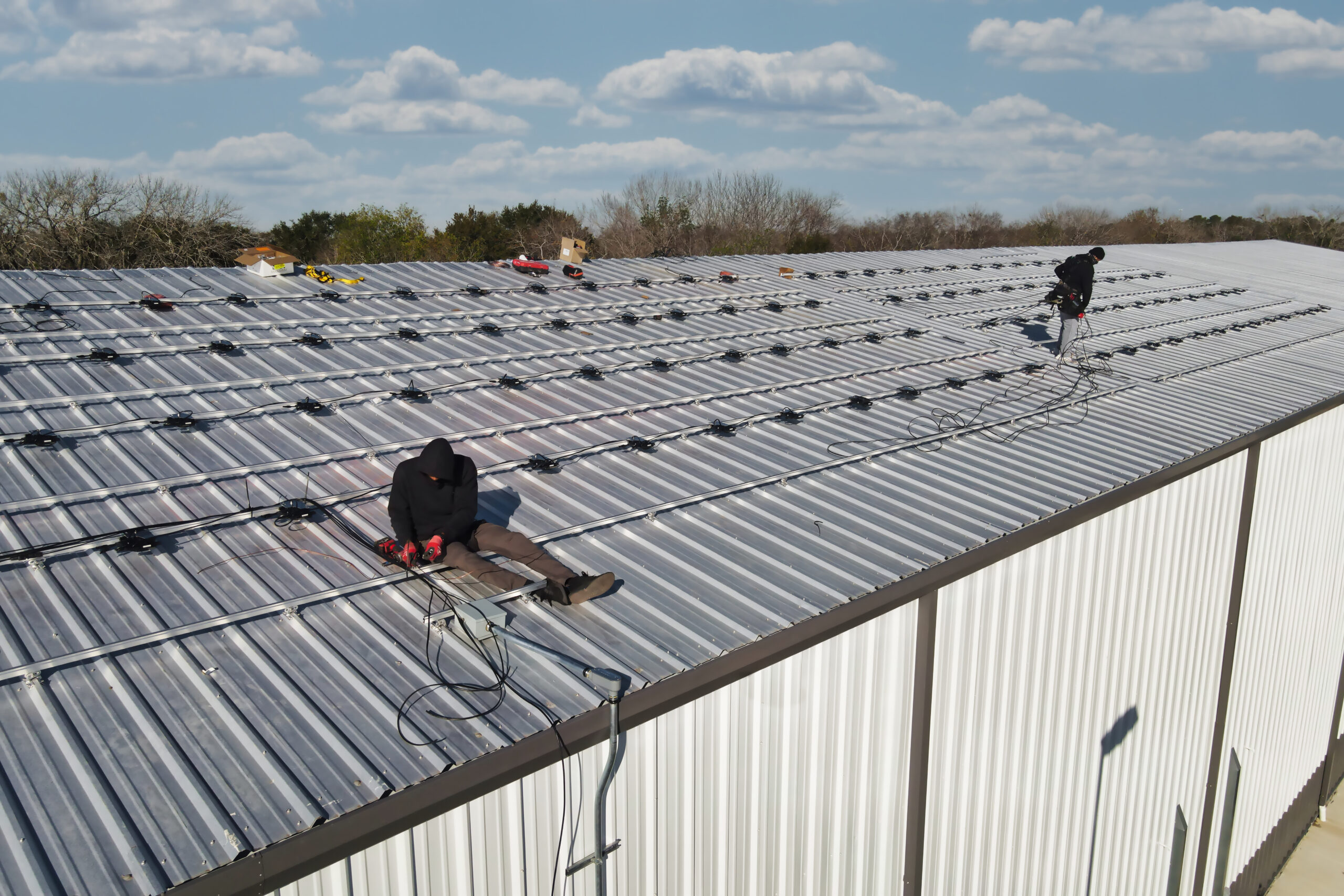 Image of our solar installers installing a 52.245 kW system size commercial solar installation in Houston, Texas.